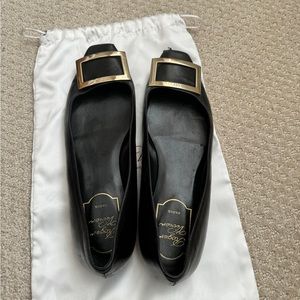 Roger Vivier Trompette Bellerine glossed-leather ballet flats